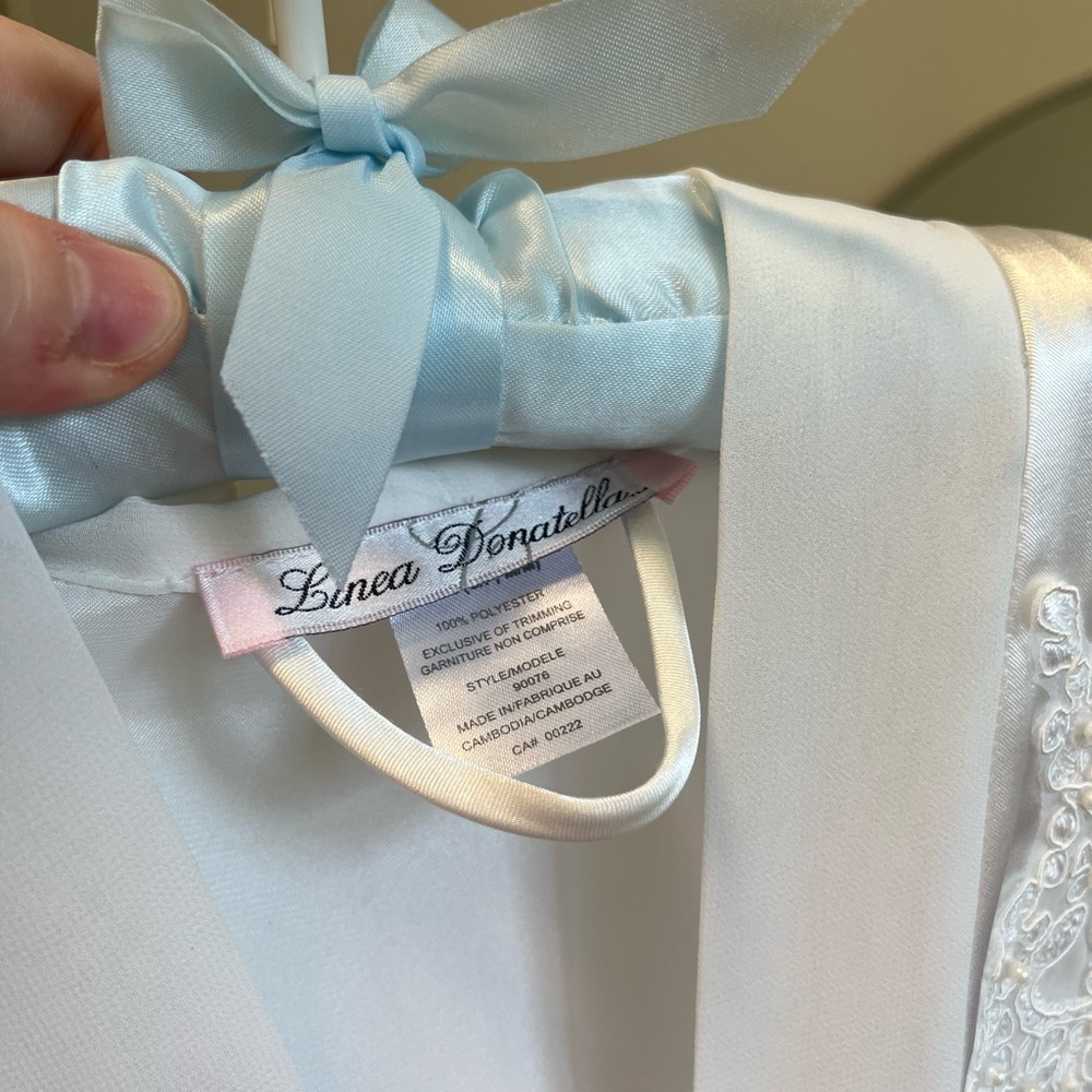 Linea Donatella White Satin Lace Robe - Picture 5 of 5